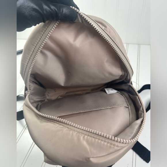 Reebok Beige & Pink Logo Backpack – Adjustable Straps, Casual Everyday Bag - Picture 5 of 12